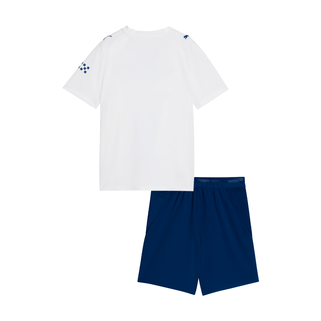 Manchester City lasten kolmas jalkapallosetti 2026/27 – pelipaita ja shortsit takaa