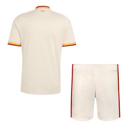 Roma vierasjalkapallosetti 2026/27 – pelipaita ja shortsit takaa