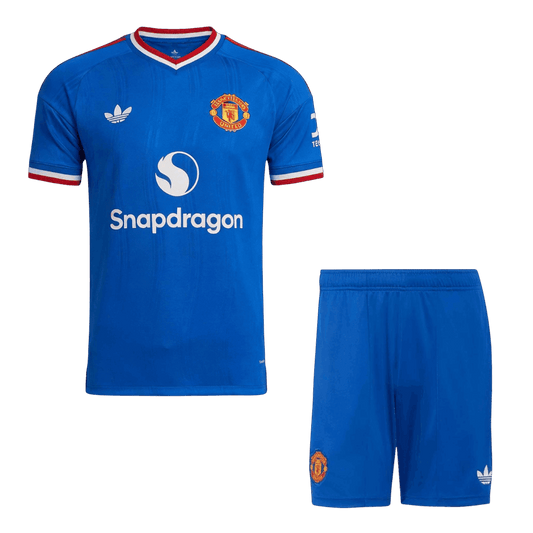 Manchester United vierasjalkapallosetti 2026/27 – pelipaita ja shortsit edestä