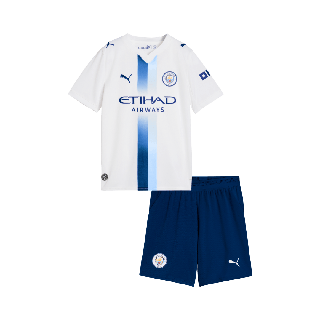 Manchester City lasten kolmas jalkapallosetti 2026/27 – pelipaita ja shortsit edestä