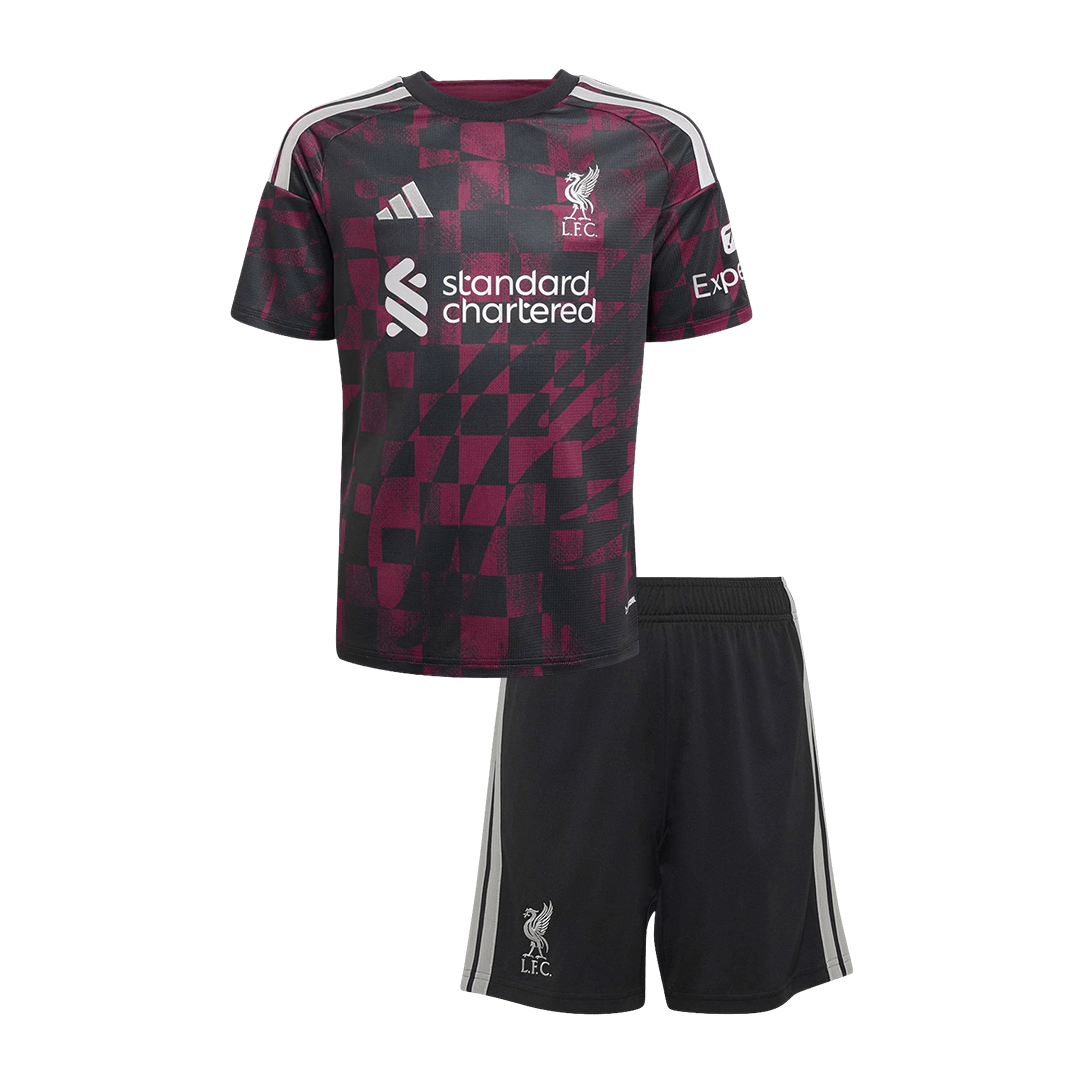 Liverpool lasten kolmas jalkapallosetti 2026/27 – pelipaita ja shortsit edestä