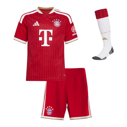 Bayern München lasten kotipeliasu 2026/27 – pelipaita, shortsit ja sukat edestä